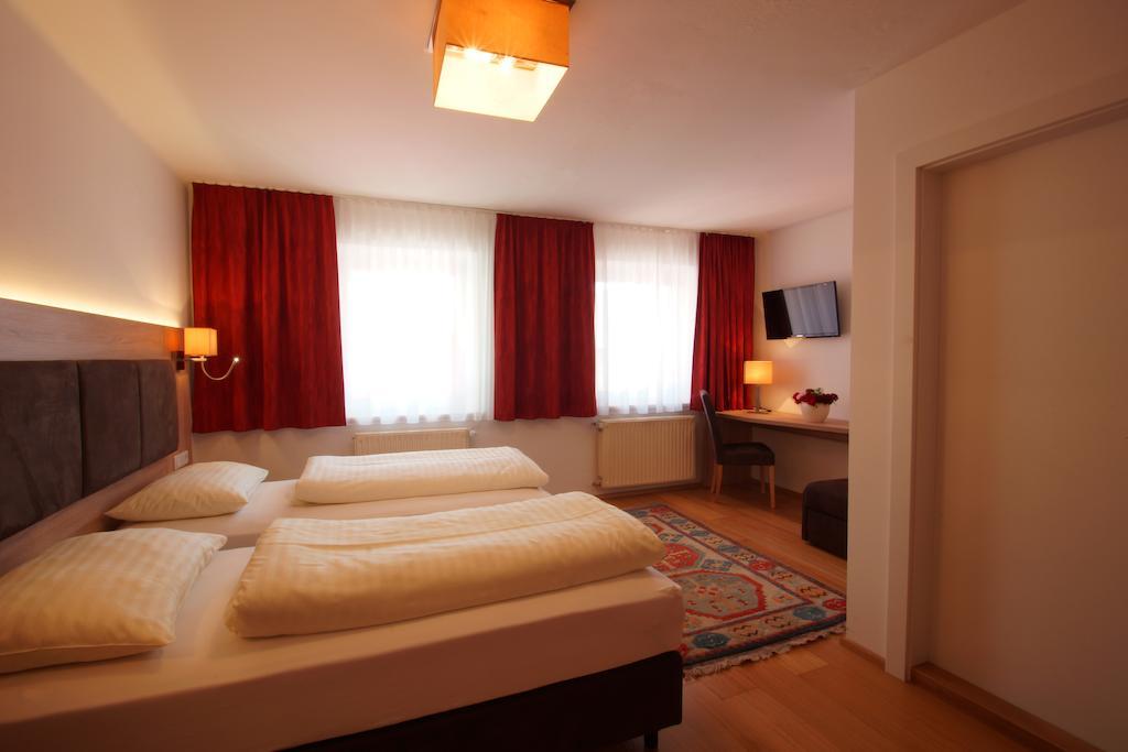 Gasthof Zur Post Strasswalchen Room photo